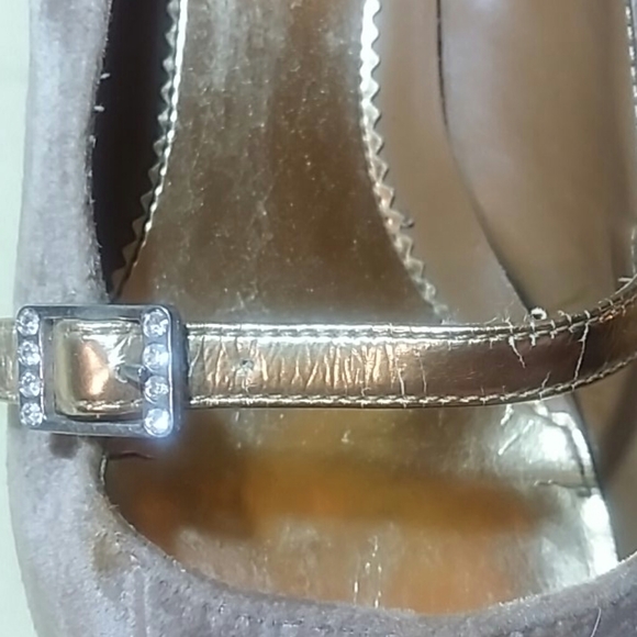 (3/$30) Gold Velveteen Shoes - Picture 4 of 4